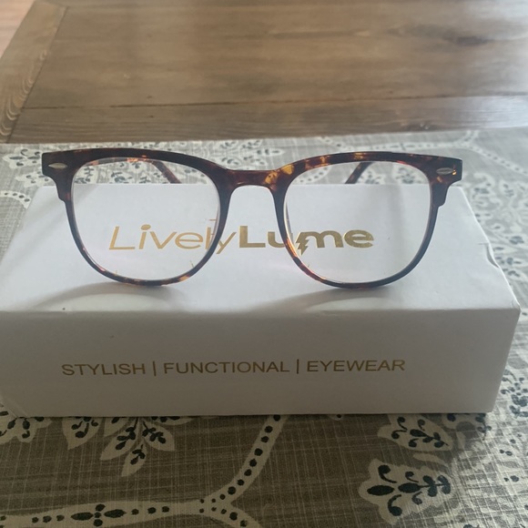 Lively Lume stylish functional eyewear - Picture 5 of 5